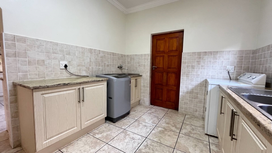 6 Bedroom Property for Sale in Hartenbos Heuwels Western Cape